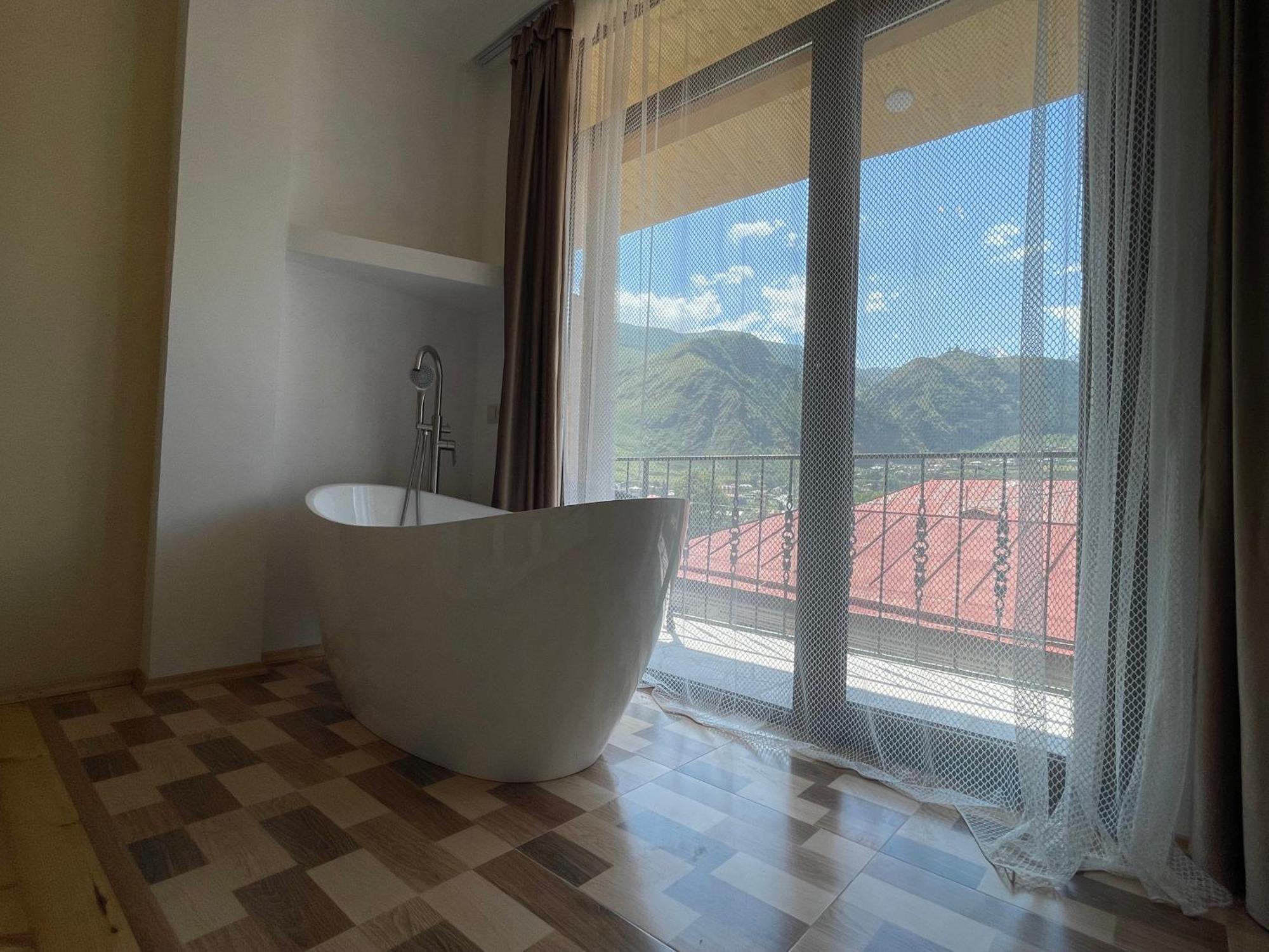 קזבגי Sunny Guesthouse מראה חיצוני תמונה